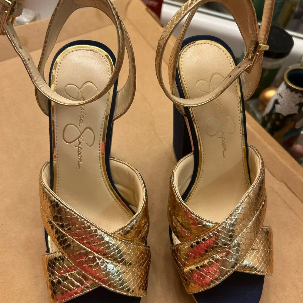 New Jessica Simpson platform sandal shoes in Size 6! - Picture 2 of 7